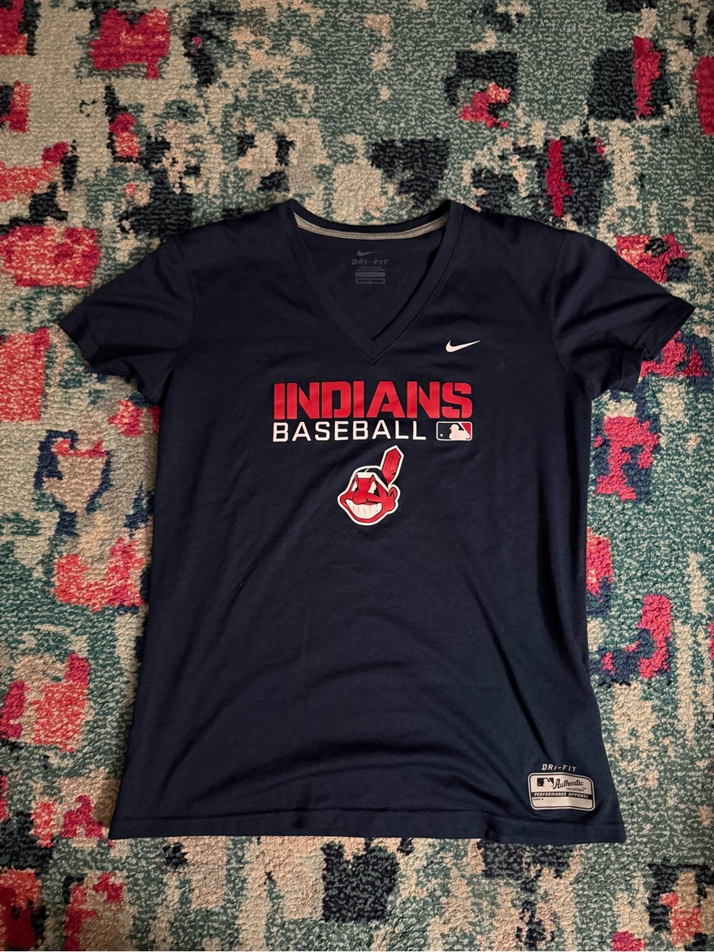 Women’s Nike Cleveland Indians T-Shirt - Medium